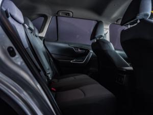 Toyota RAV4 2.0 GX auto - Image 17