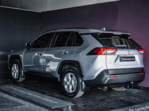 Toyota RAV4 2.0 GX auto - Image 23