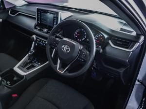 Toyota RAV4 2.0 GX auto - Image 9