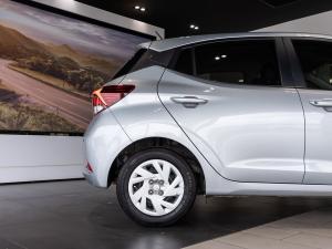 Hyundai Grand i10 1.0 Premium hatch - Image 11