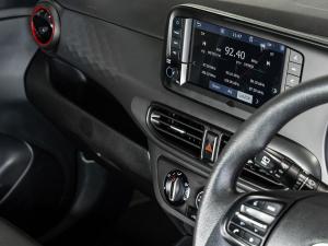 Hyundai Grand i10 1.0 Premium hatch - Image 17