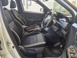 Nissan Magnite 1.0 Turbo Acenta Kuro auto - Image 8
