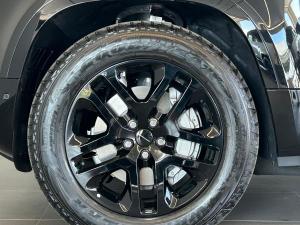Land Rover Defender 110 D350 X-Dynamic HSE - Image 28