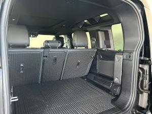 Land Rover Defender 110 D350 X-Dynamic HSE - Image 30