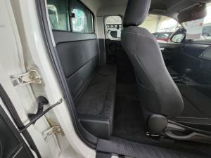 Toyota Hilux 2.4GD-6 Xtra cab Raider auto - Image 13