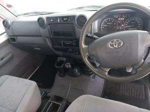 Toyota Land Cruiser 79 4.5D-4D V8 single cab LX 70th Anniversary - Image 6