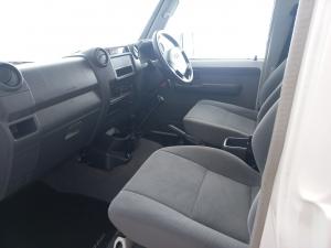 Toyota Land Cruiser 79 4.5D-4D V8 single cab LX 70th Anniversary - Image 7