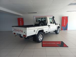 Toyota Land Cruiser 79 4.5D-4D V8 single cab LX 70th Anniversary - Image 2