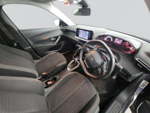 Peugeot 2008 1.2T Active automatic - Image 9
