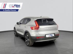 Volvo XC40 D4 Momentum AWD Geartronic - Image 2