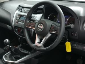 Nissan Navara 2.5DDTi double cab SE Plus manual - Image 12