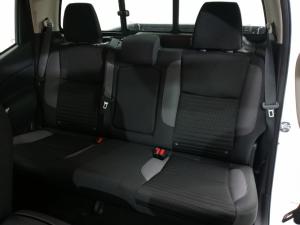 Nissan Navara 2.5DDTi double cab SE Plus manual - Image 5