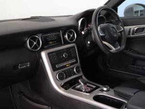 Mercedes-Benz SLC SLC300 AMG Line - Image 17