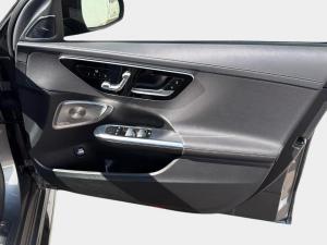 Mercedes-Benz C-Class C43 - Image 22
