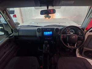 Toyota Land Cruiser 79 2.8GD-6 double cab auto - Image 13