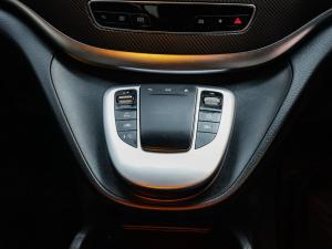 Mercedes-Benz V300d Executive - Image 24