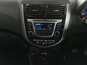Hyundai Accent sedan 1.6 Fluid - Image 18