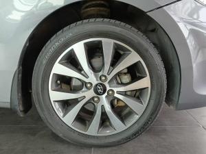 Hyundai Accent sedan 1.6 Fluid - Image 19
