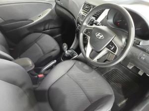 Hyundai Accent sedan 1.6 Fluid - Image 23