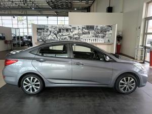 Hyundai Accent sedan 1.6 Fluid - Image 4