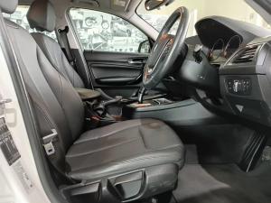 BMW 1 Series 118i 5-door auto - Image 22