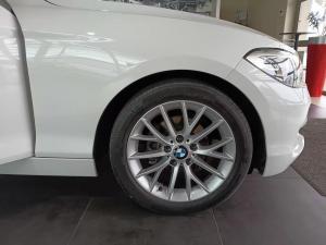 BMW 1 Series 118i 5-door auto - Image 3