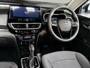 Mahindra XUV 3XO 1.2T AX5L - Image 9