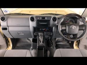 Toyota Land Cruiser 79 2.8GD-6 double cab auto - Image 6