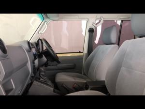 Toyota Land Cruiser 79 2.8GD-6 double cab auto - Image 7