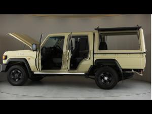 Toyota Land Cruiser 79 2.8GD-6 double cab auto - Image 26