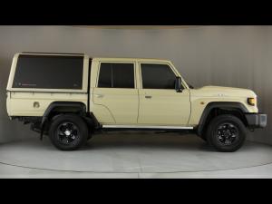 Toyota Land Cruiser 79 2.8GD-6 double cab auto - Image 3