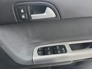 Volvo S40 1.8i - Image 17