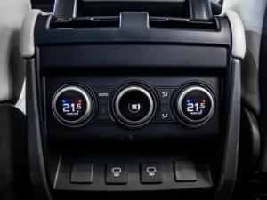 Land Rover Defender 110 D350 X-Dynamic HSE - Image 21