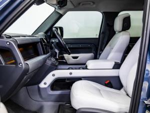 Land Rover Defender 110 D350 X-Dynamic HSE - Image 9