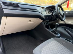 Volkswagen Polo sedan 1.6 manual - Image 9