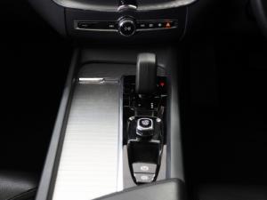 Volvo XC60 B5 AWD Plus Dark - Image 16