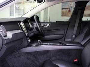 Volvo XC60 B5 AWD Plus Dark - Image 7