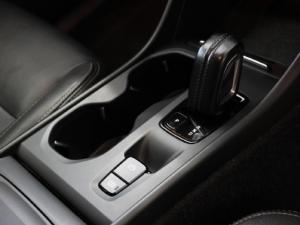 Volvo XC40 D4 AWD Momentum - Image 22