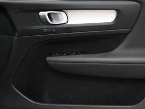 Volvo XC40 D4 AWD Momentum - Image 23