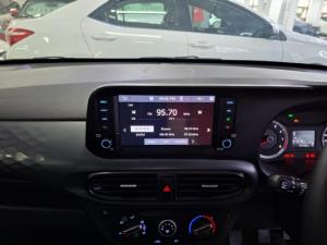 Hyundai Grand i10 1.0 Premium hatch - Image 11