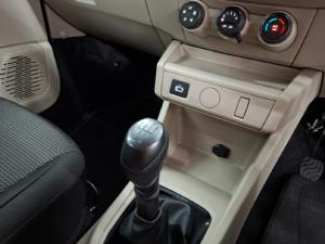 Renault Triber 1.0 Evolution - Image 18