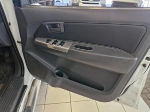 Toyota Hilux 3.0D-4D double cab 4x4 Raider Dakar edition - Image 10