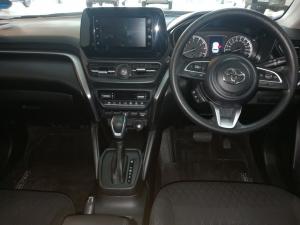 Toyota Urban Cruiser 1.5 XR manual - Image 6