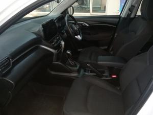 Toyota Urban Cruiser 1.5 XR manual - Image 7