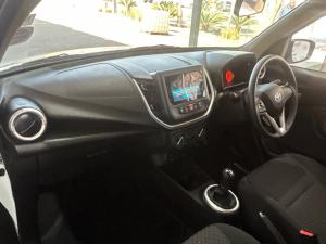 Toyota Vitz 1.0 XR manual - Image 7