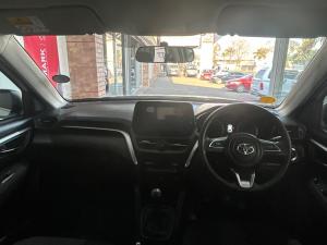 Toyota Urban Cruiser 1.5 XR manual - Image 6