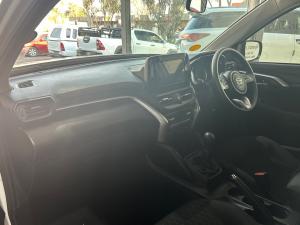 Toyota Urban Cruiser 1.5 XR manual - Image 7