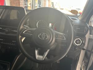 Toyota Urban Cruiser 1.5 XR manual - Image 8