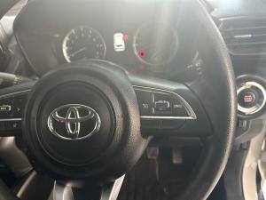 Toyota Urban Cruiser 1.5 XR manual - Image 10