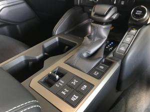 Toyota Land Cruiser Prado 2.8GD VX-R - Image 12